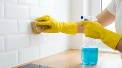 Även intorkat fett på väggarna löses upp på 5 minuter: så här rengör du det snabbt